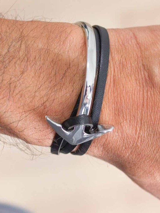 Leather Bracelet Black Curved Anchor