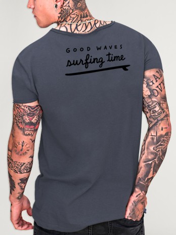 Camiseta de Hombre Cuello Abierto Oceano Backside Stay True